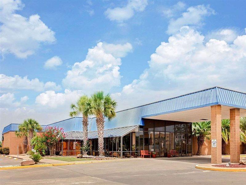 Days Inn By Wyndham Bay City Exterior photo