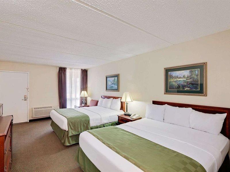 Days Inn By Wyndham Bay City Exterior photo
