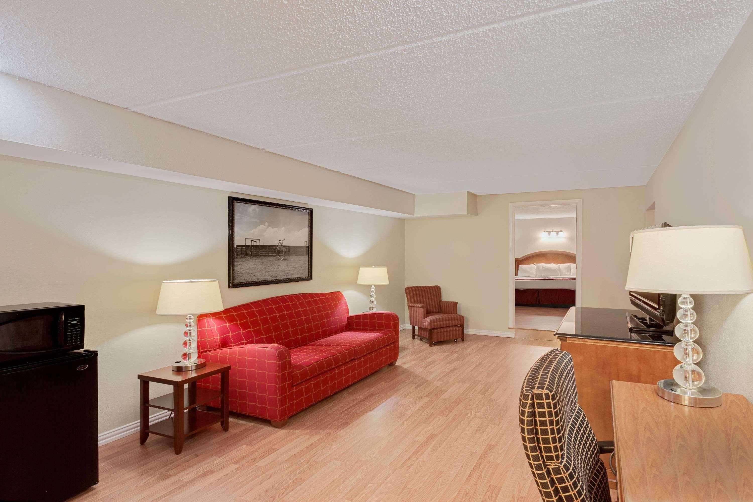 Days Inn By Wyndham Bay City Exterior photo