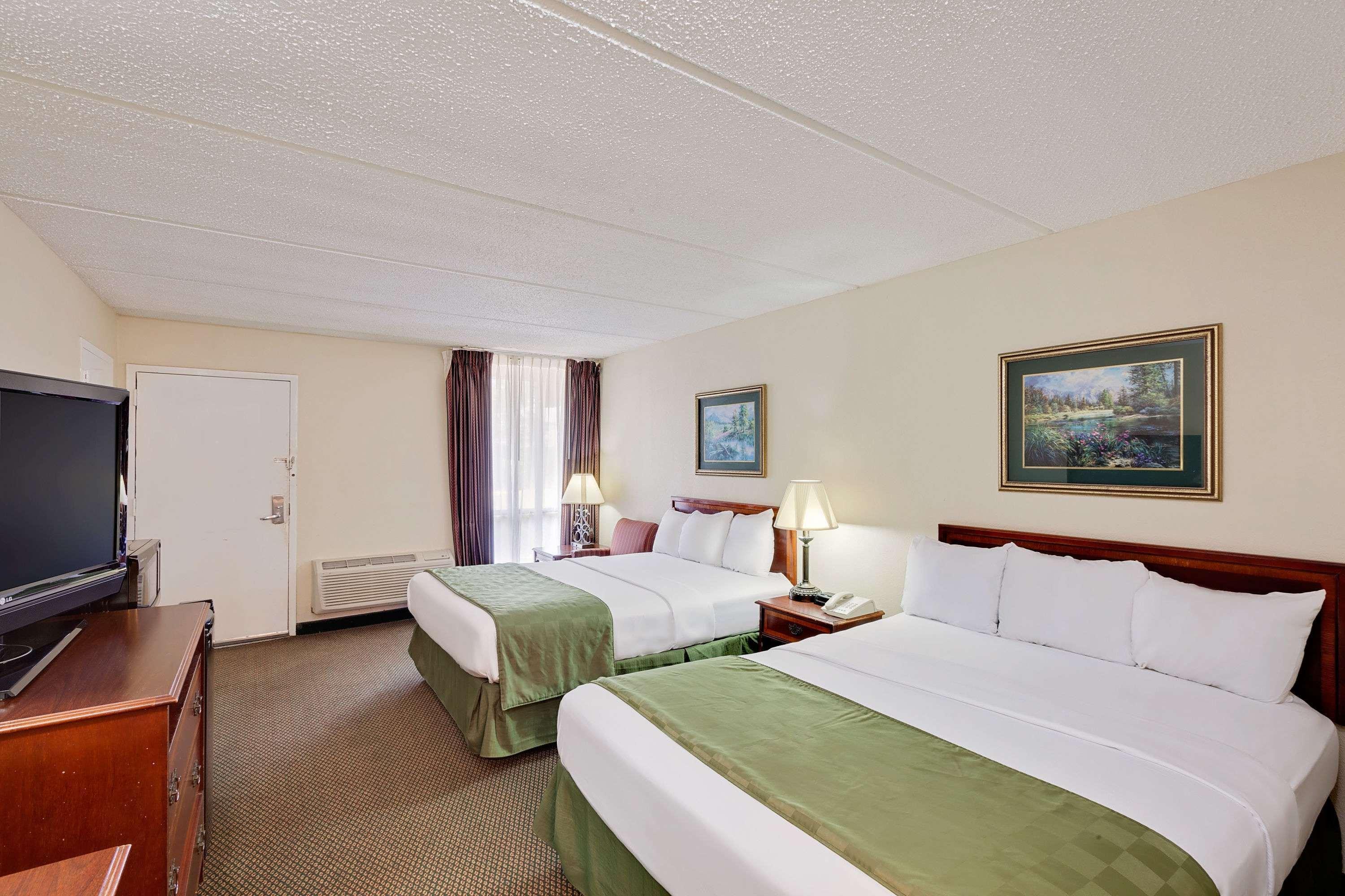 Days Inn By Wyndham Bay City Exterior photo