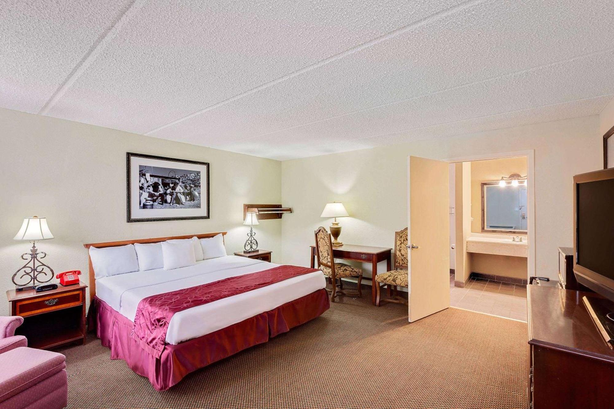 Days Inn By Wyndham Bay City Exterior photo