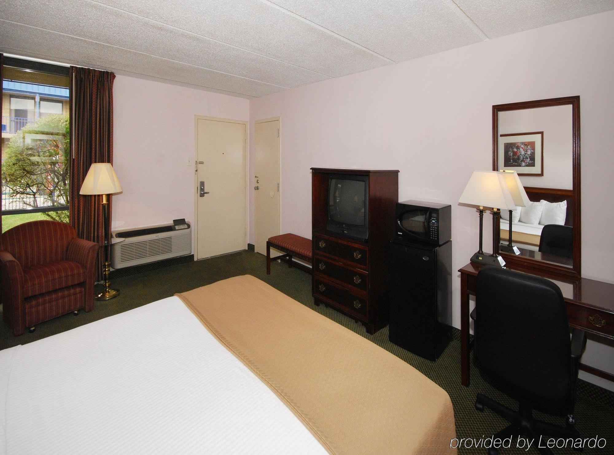 Days Inn By Wyndham Bay City Room photo