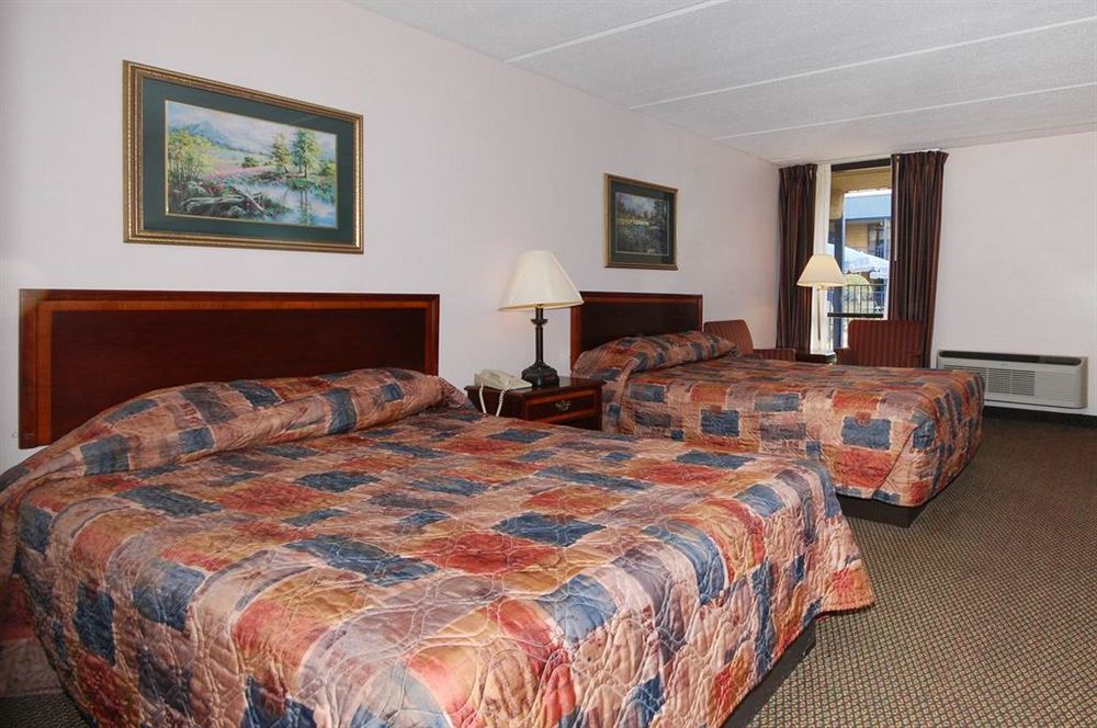 Days Inn By Wyndham Bay City Room photo