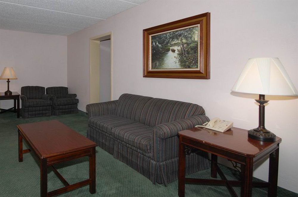 Days Inn By Wyndham Bay City Exterior photo