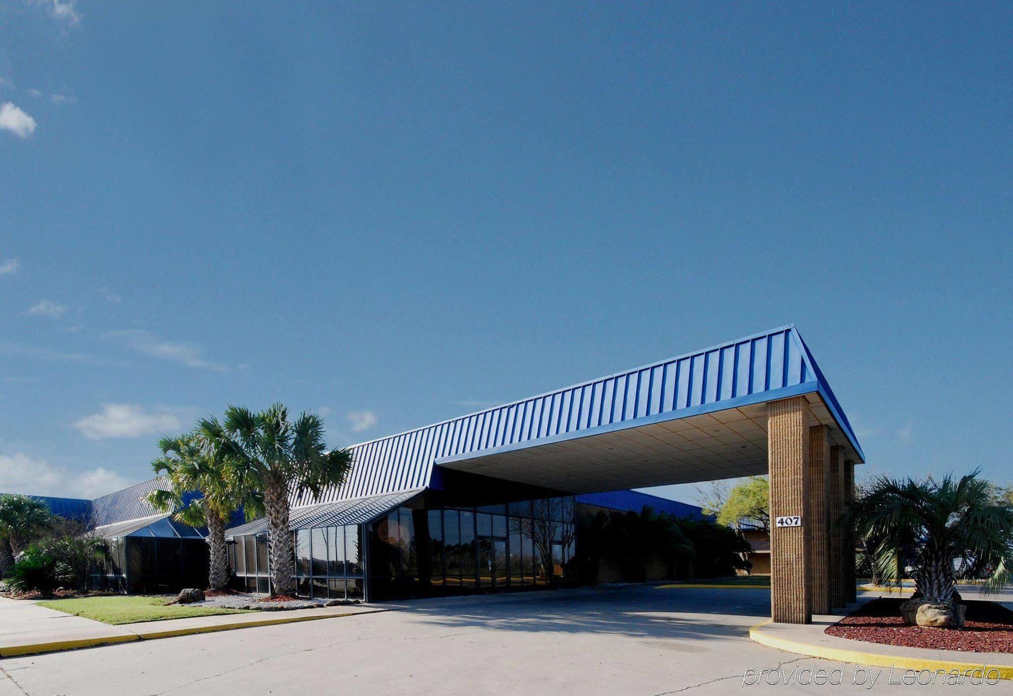 Days Inn By Wyndham Bay City Exterior photo